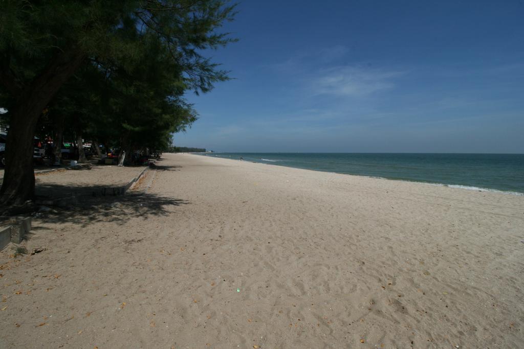 Beachfront Hotel Cha Am Cha-Am Eksteriør billede
